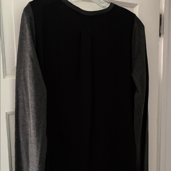 LOFT Black V-Neck Long Sweater - Picture 3 of 4